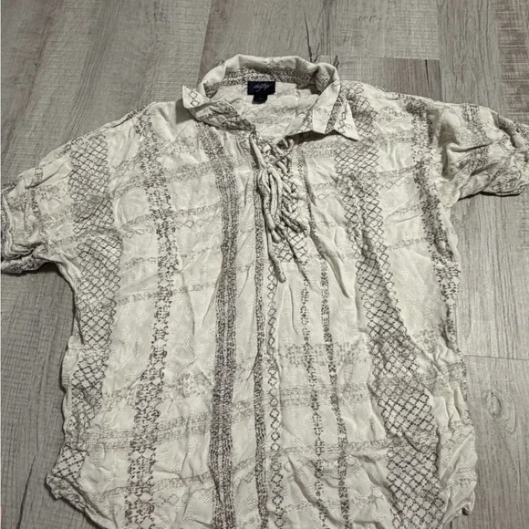 Daytrip Lace-Up V-Neck Peasant Top in Cream - Picture 3 of 4